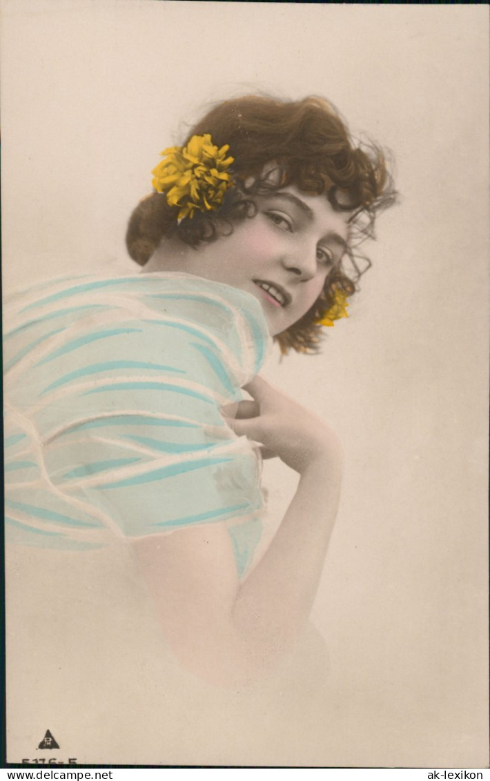 Ansichtskarte  Fotokunst Fotomontage Frauen Bildnis, Teilkolorierte AK 1924 - Personajes