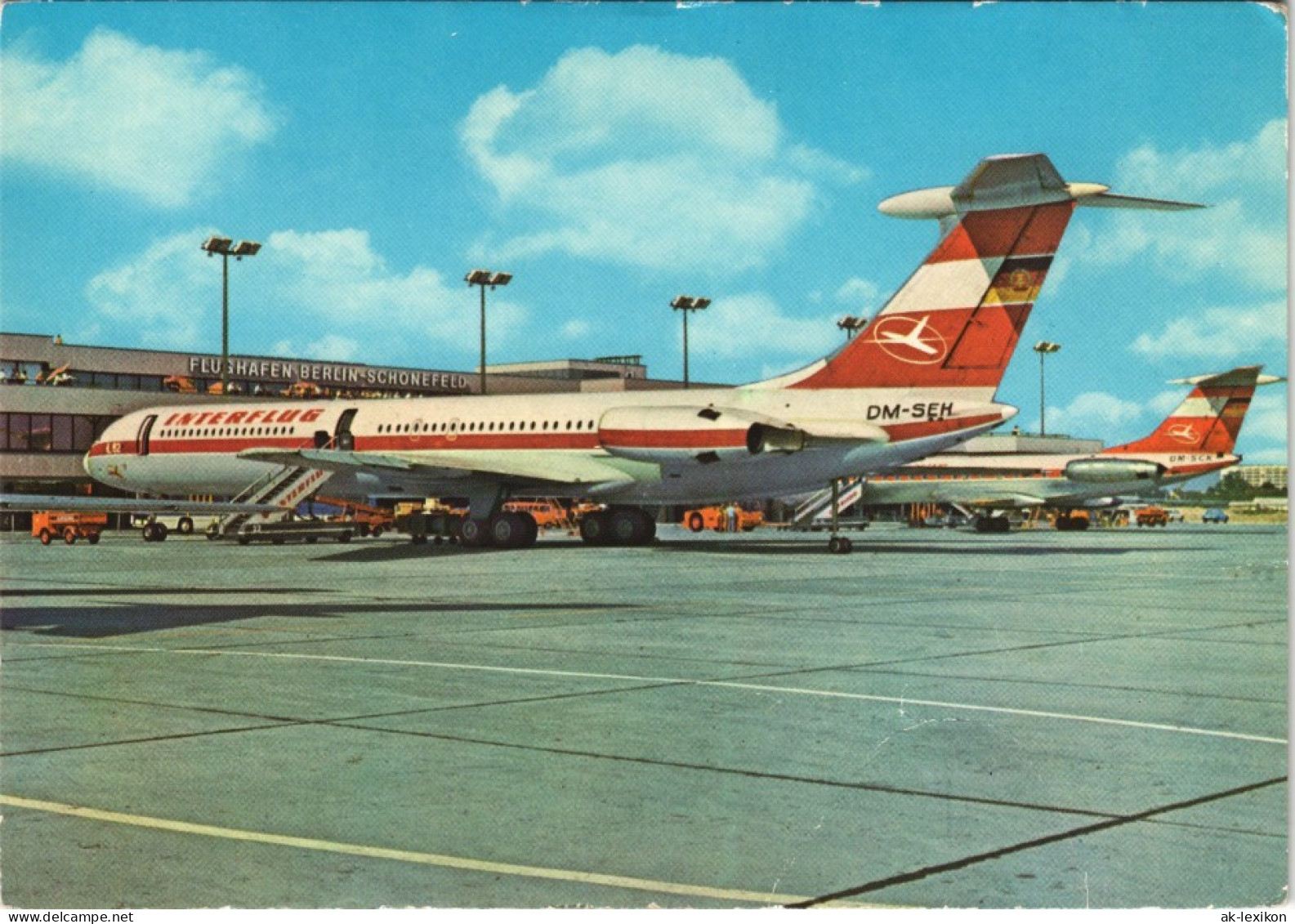 Schönefeld Berlin INTERFLUG Flughafen  IL 62   Neuen Passagierabfertigung 1977 - Schönefeld