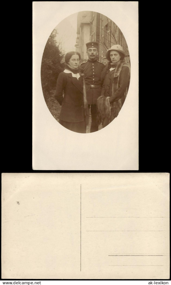 Militär/Propaganda 1.WK (Erster Weltkrieg) Soldat Mit 2 Frauen 1915 Privatfoto - Guerre 1914-18