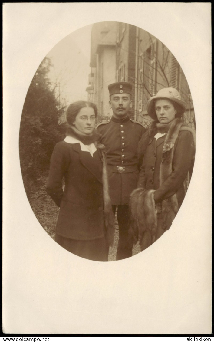 Militär/Propaganda 1.WK (Erster Weltkrieg) Soldat Mit 2 Frauen 1915 Privatfoto - Guerre 1914-18