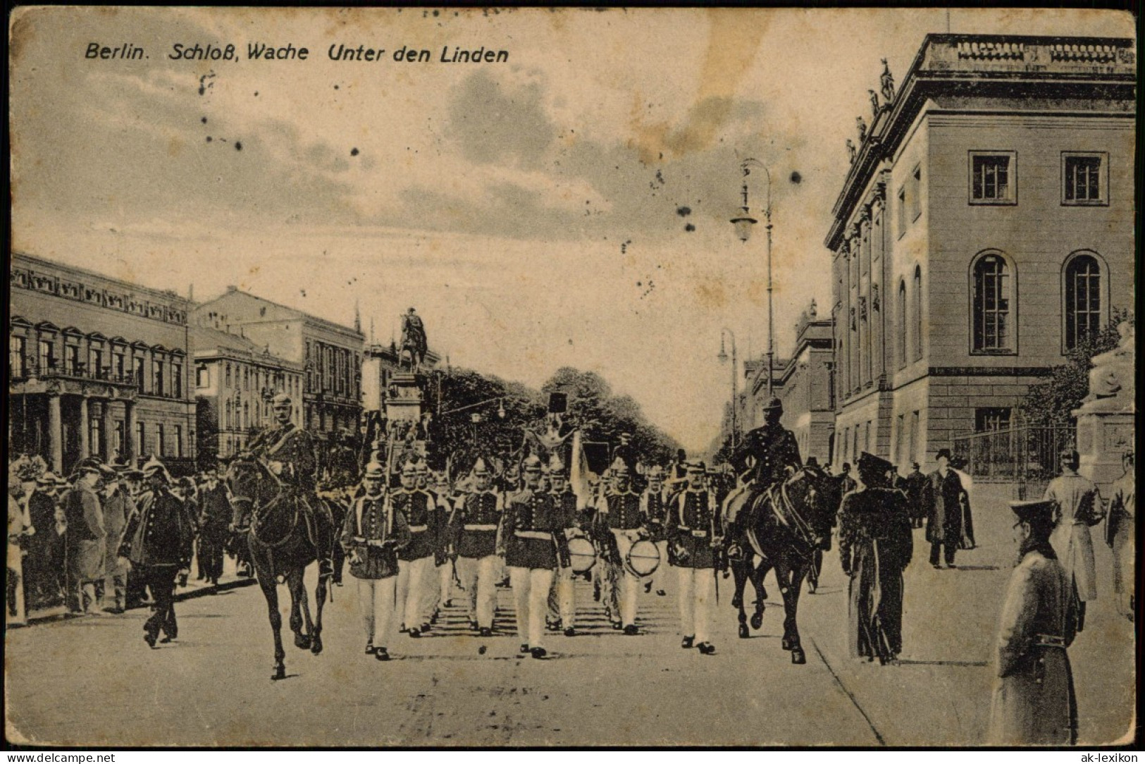 Ansichtskarte Mitte-Berlin Unter Den Linden, Soldaten Schloß Wache 1916 - Mitte