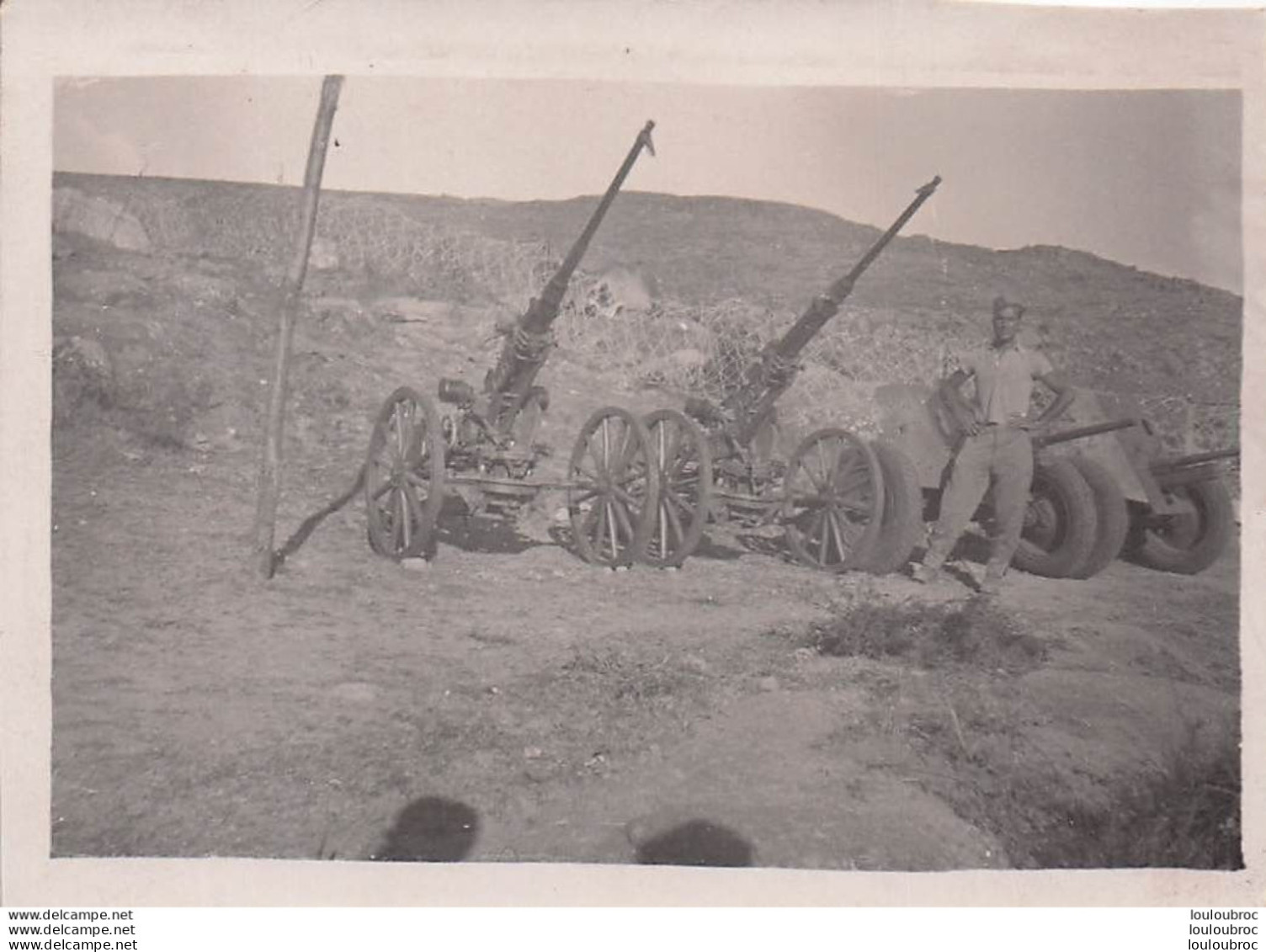 SOMALIE SOLDAT ET CANONS   ARMEE ITALIENNE  PHOTO ORIGINALE COLLEE SUR CARTON   9 X 6 CM - War, Military