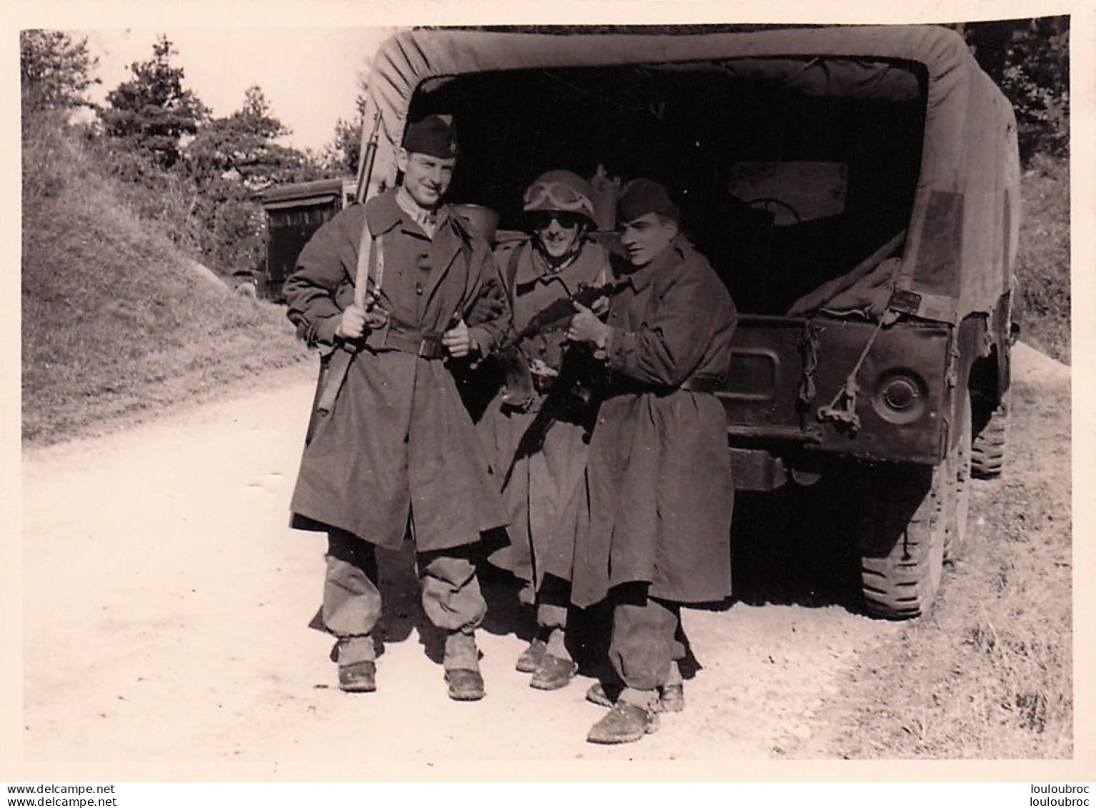 PERIODE GUERRE D'ALGERIE SOUK EL ARBA  REGIMENT DE JACQUES CHIRAC ET PIERRE LAMBERT LIMAT  PHOTO ORIGINALE 10X7CM R12 - Guerra, Militares