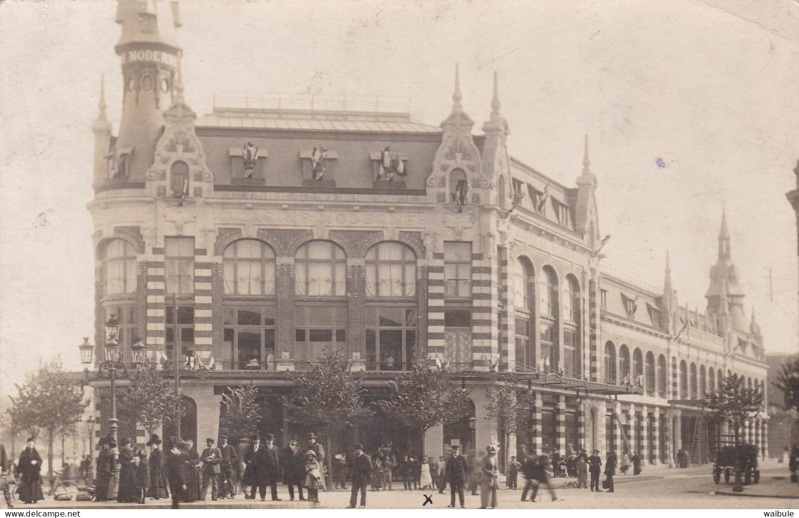 Valenciennes "Magazins Modernes" Photo Carte - Valenciennes