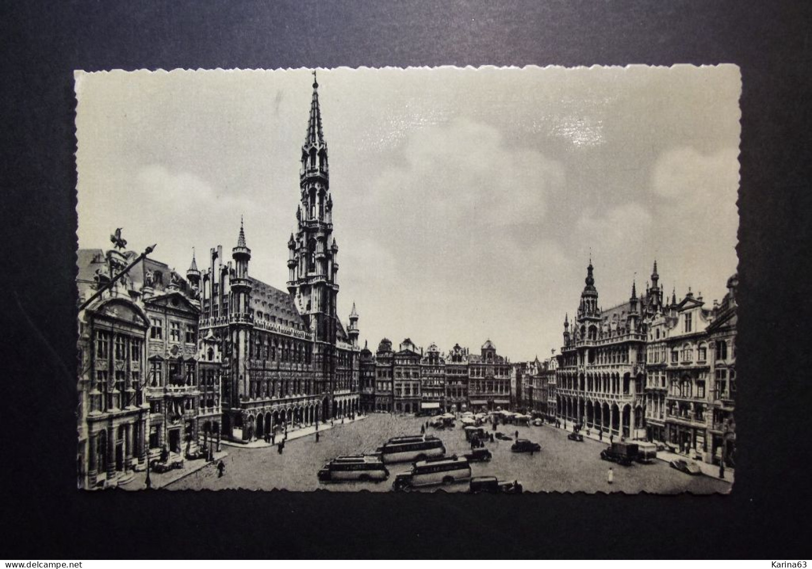 België - Belgique - Brussel  CPA - La Grand Place - De Grote Markt - Transport - Unused Card - Places, Squares