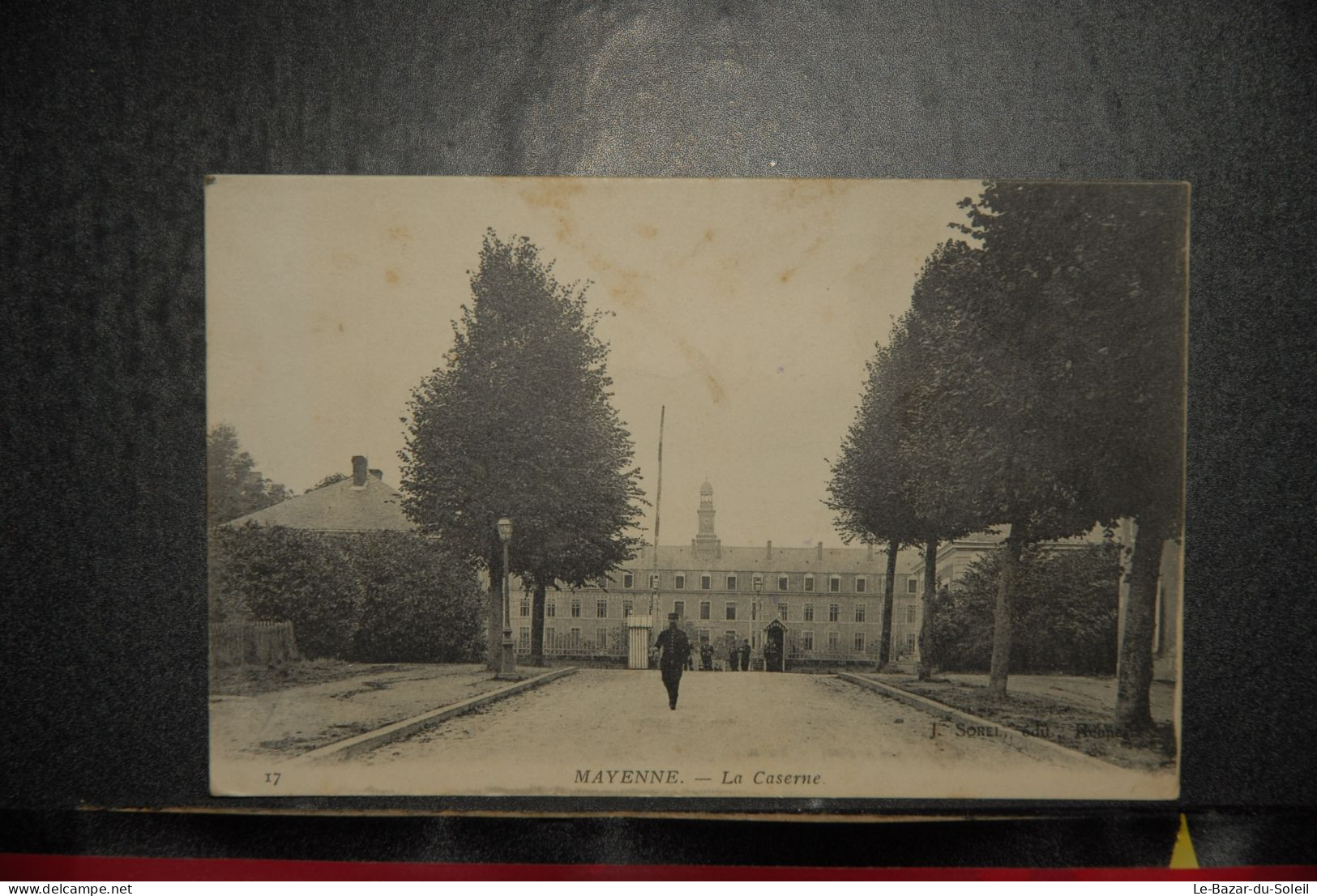 CP,  Militaria, Casernes,  Mayenne -la Caserne-N°17 , Animée Soldat - Barracks