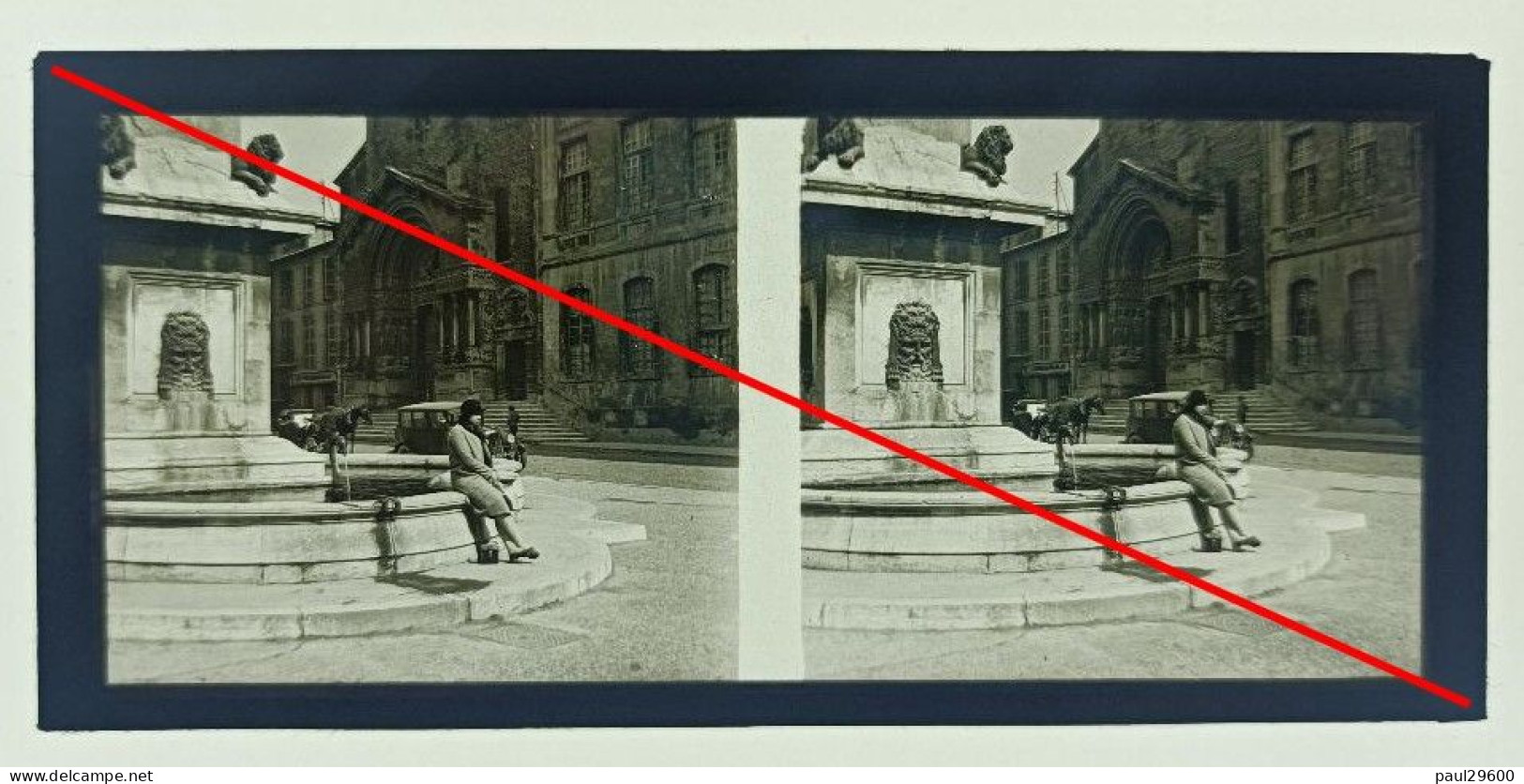 Photo Sur Plaque De Verre, Voiture, Attelage, Cheval, Place, Statue, Lion, Fontaine, Bâtiment, Rue, Animée, Années 1930. - Glasdias