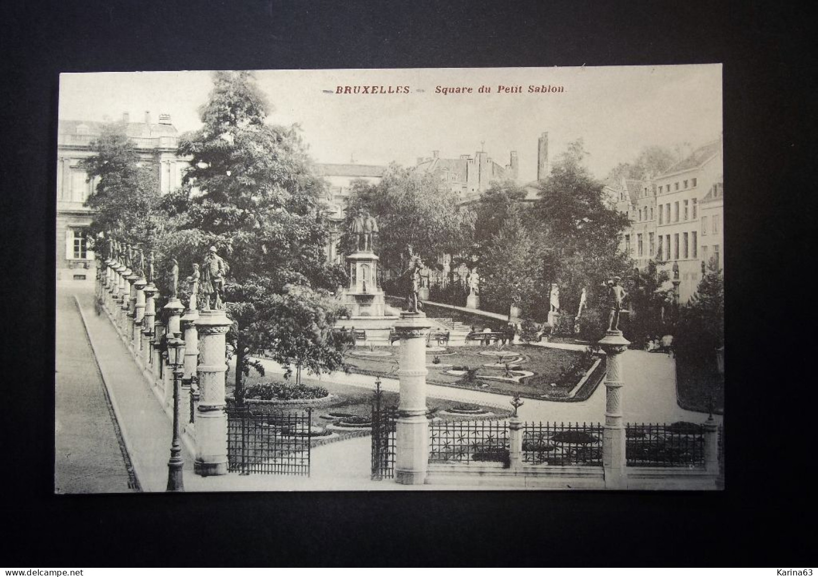 België - Belgique - Brussel  CPA - Square Du Petit Sablon - Unused Card - Plazas