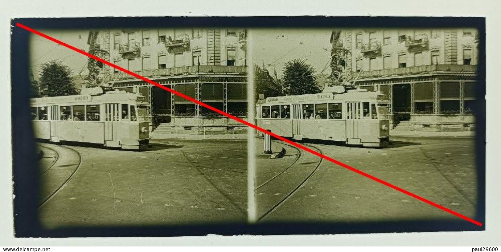 Photo Sur Plaque De Verre, Suisse, Tramway, Rails, Rue, Restaurant Saint Gotthard, Clocher, Eglise, Animée, Années 1930. - Plaques De Verre