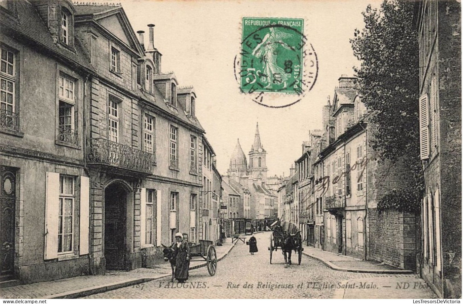 FRANCE - Valognes - Vue Sur Une Rue Des Religieuses Et L'Eglise Saint Malo - Animé - Carte Postale Ancienne - Valognes