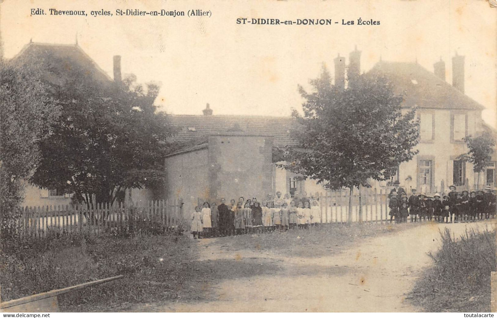 CPA 03 SAINT DIDIER EN DONJON LES ECOLES  Animée   Rare - Andere & Zonder Classificatie