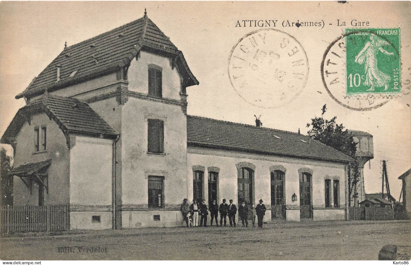 Attigny * Place Parvis De La Gare * Ligne Chemin De Fer Des Ardennes - Attigny