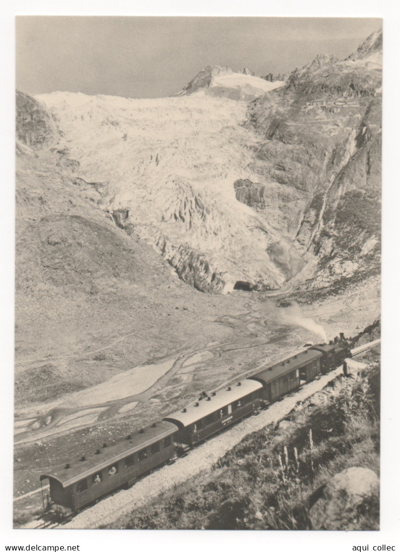 TRAIN POUR ANDERMATT  EN DESSUS DE GLETSCH (AU FOND LE GLACIER DU RHÔNE ) VERS 1925 - Trains