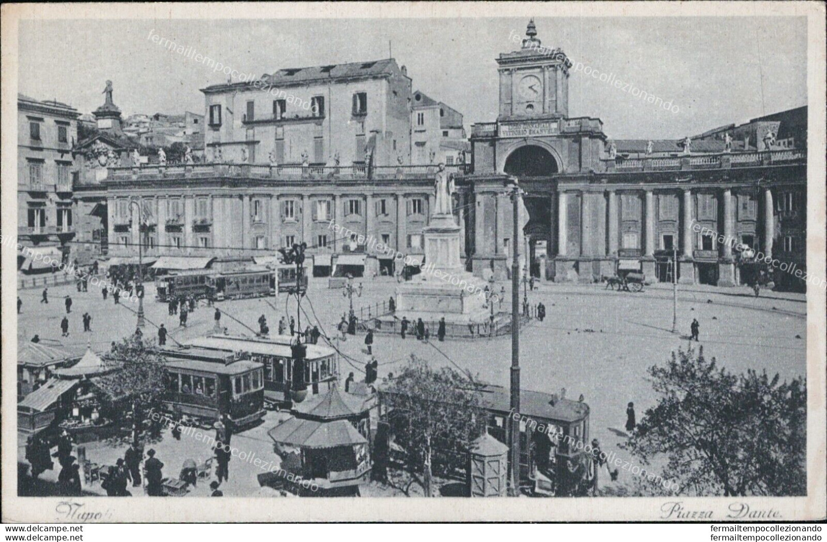 Ar284 Cartolina Napoli Citta' Piazza Dante Tram - Napoli (Naples)