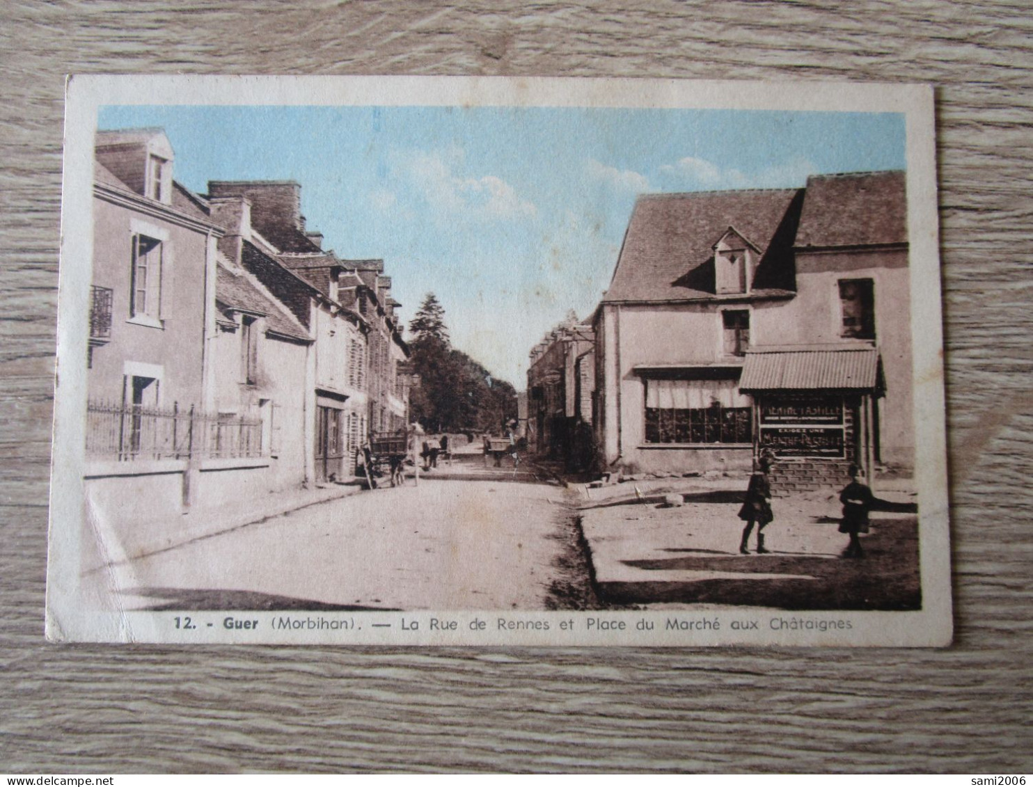 56 GUER LA RUE DE RENNES ET PLACE DU MARCHE AUX CHATAIGNES - Guer Cötquidan