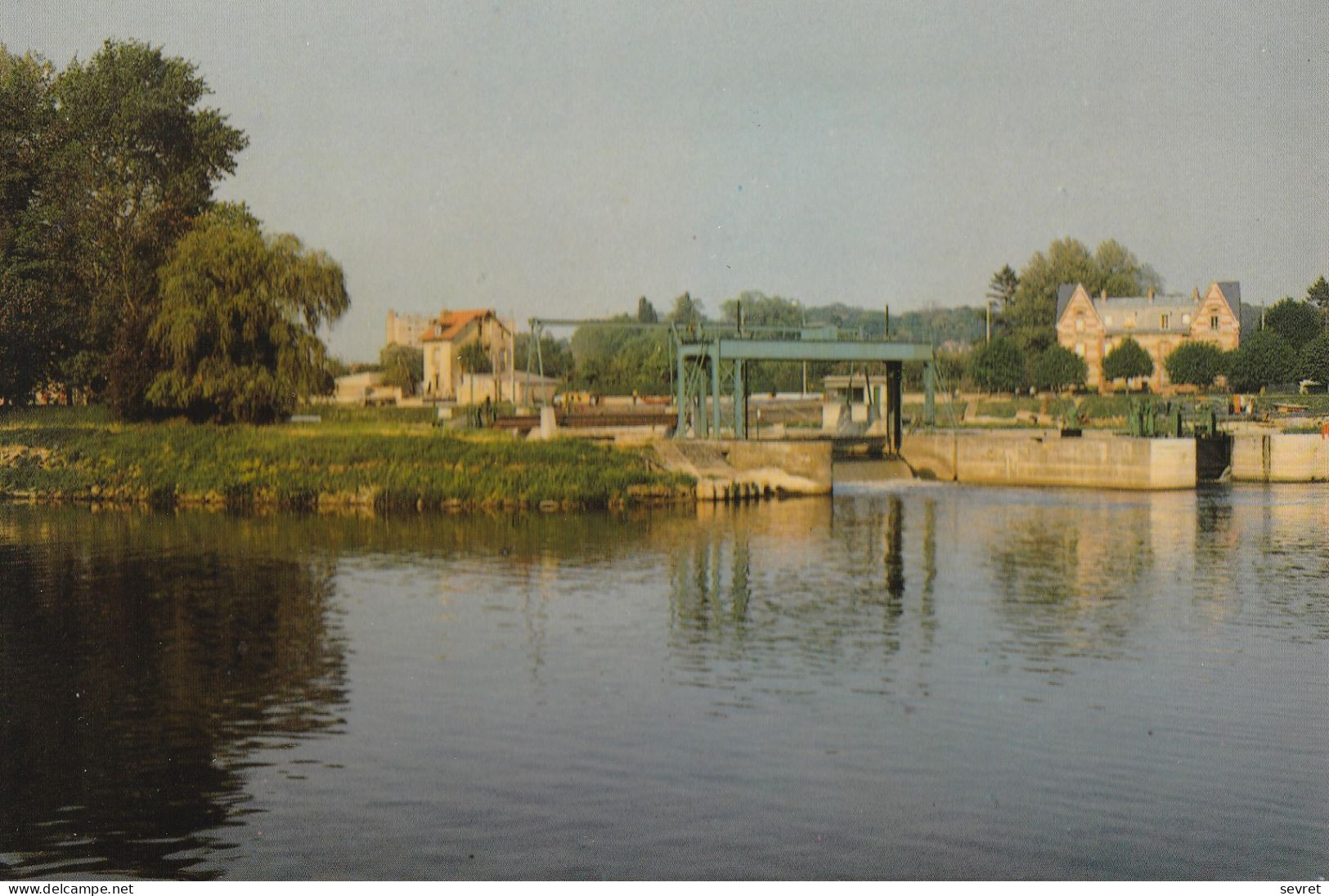 CPM . PONTOISE . - Les Bords De L'Oise. L'Ecluse - Pontoise