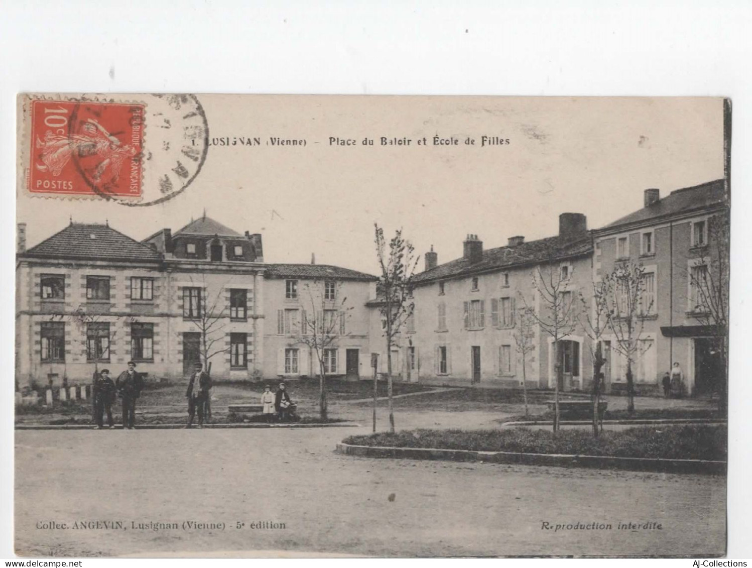 AJC - Lusignan - Place Du Baloir Et Ecole De Filles - Lusignan