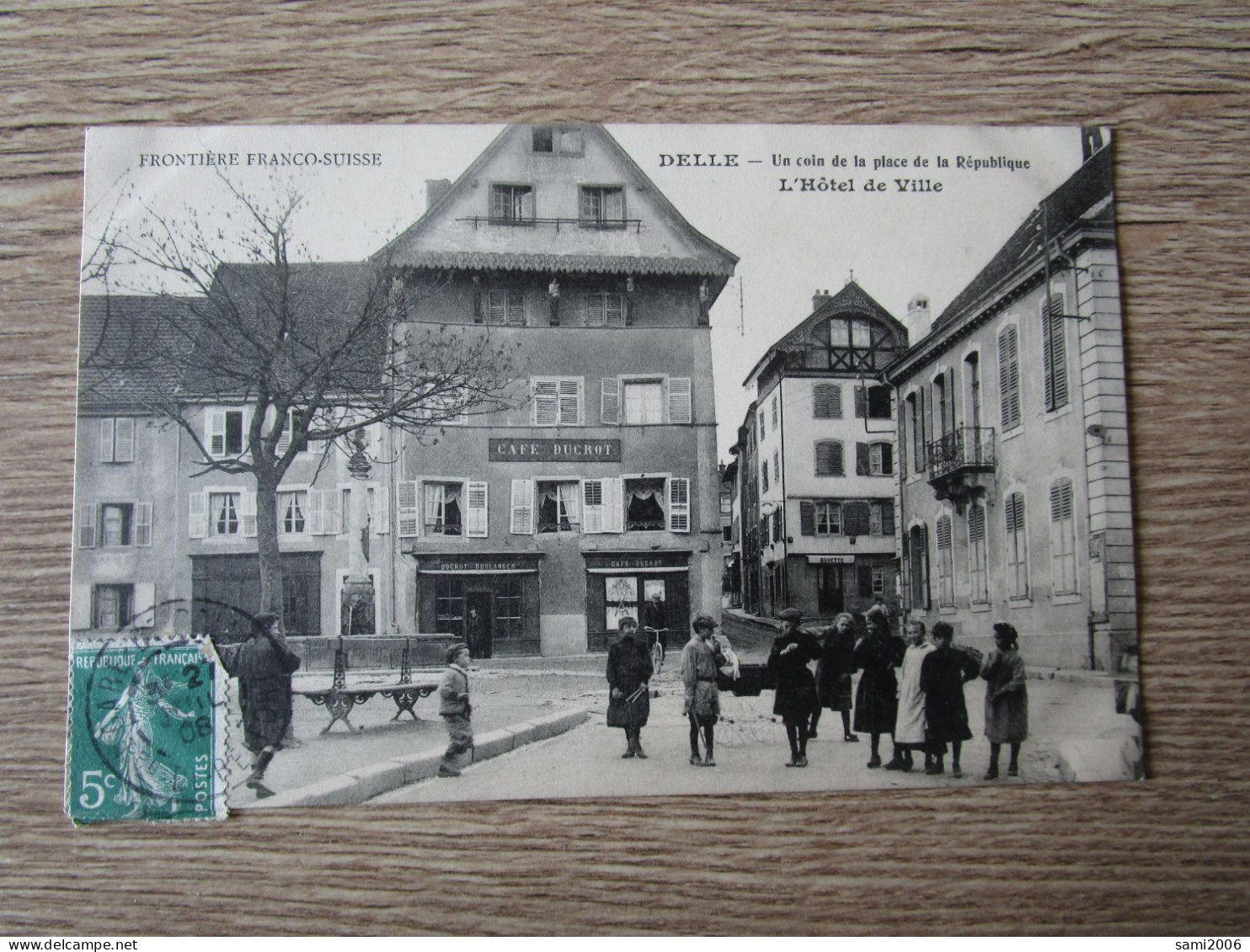 90 DELLE UN COIN DE LA PLACE DE LA REPUBLIQUE HOTEL DE VILLE ANIMEE - Delle