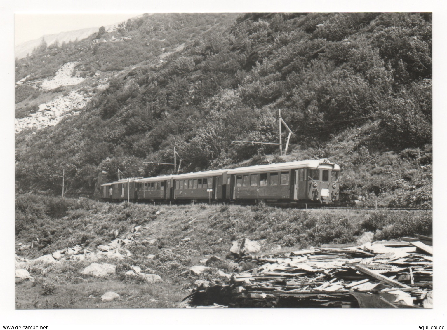 TRAIN POUR BRIG EN DESSUS DE GLETSCH - Eisenbahnen