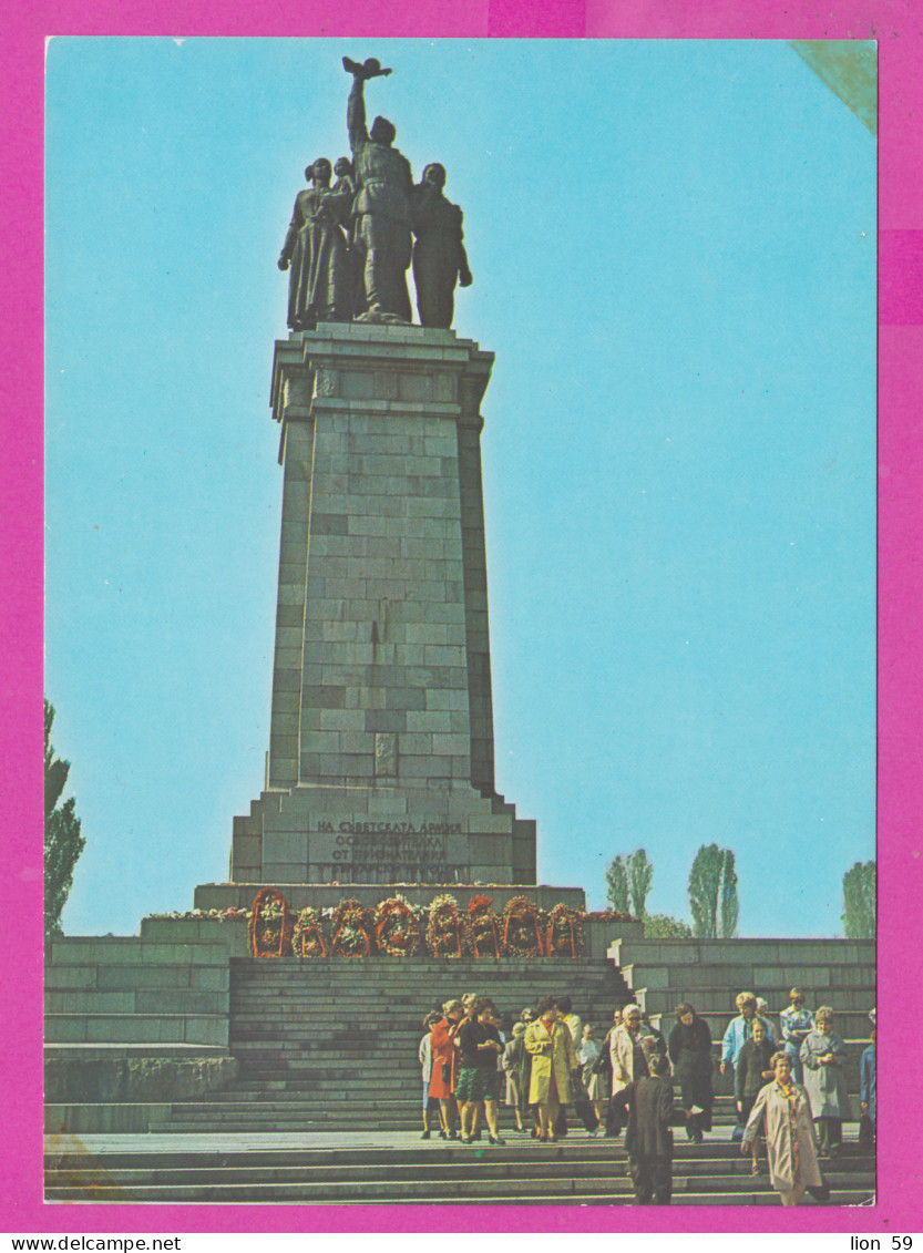 311257 / Bulgaria - Sofia - The Monument To The Soviet Army Many People 1978 PC Septemvri , Bulgarie Bulgarien Bulgarije - Monumenti