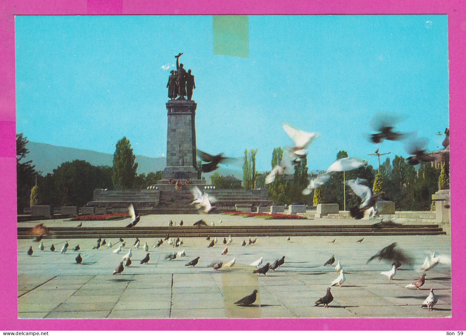 311259 / Bulgaria - Sofia - NThe Monument To The Soviet Army Bird Dove 1979  PC Septemvri , Bulgarie Bulgarien - Denkmäler