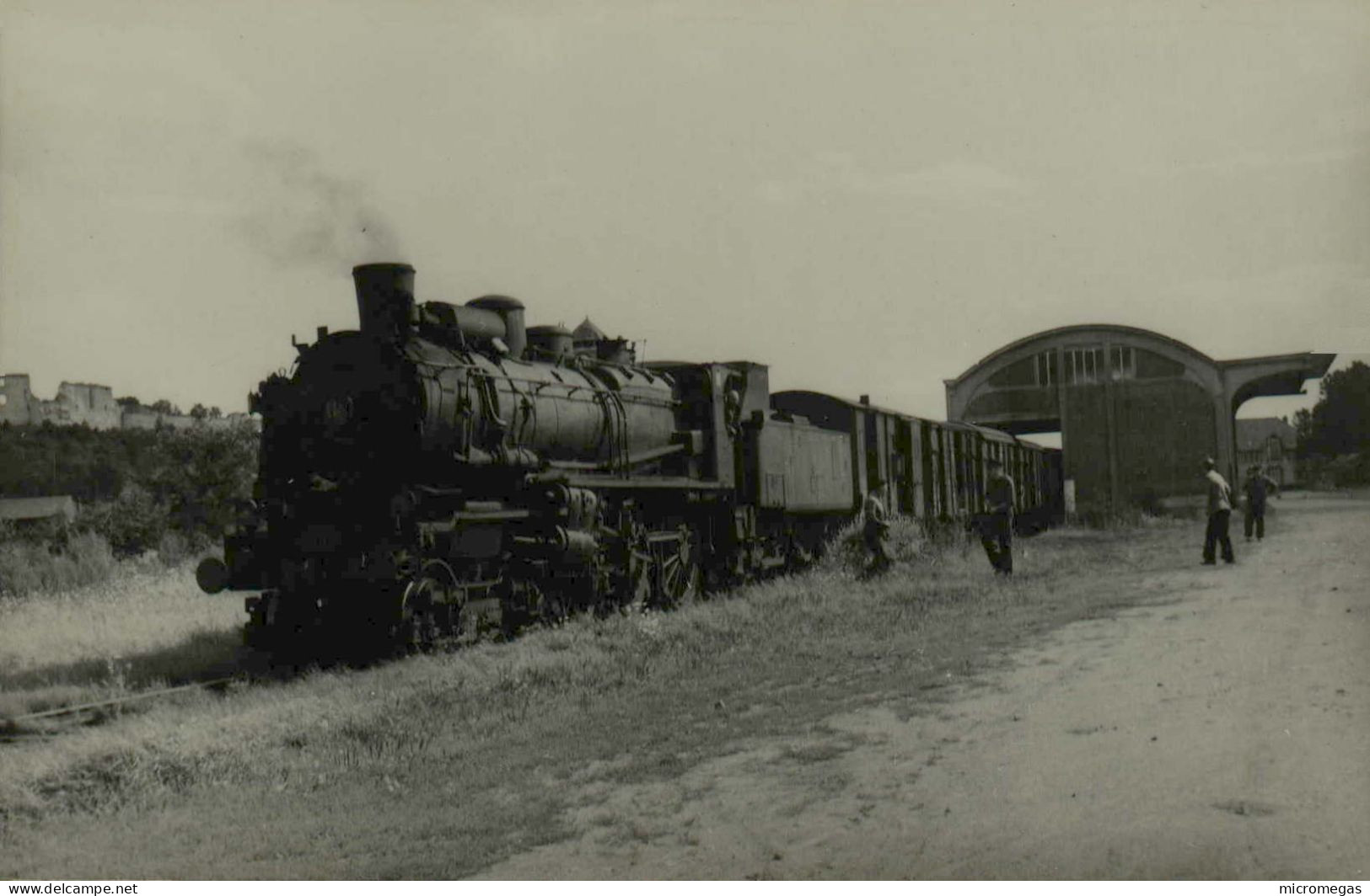 COUCY-le-CHÂTEAU - 220-D-70 Laon - Cliché C. Schnabel, 6 Sept. 1956 - Trains