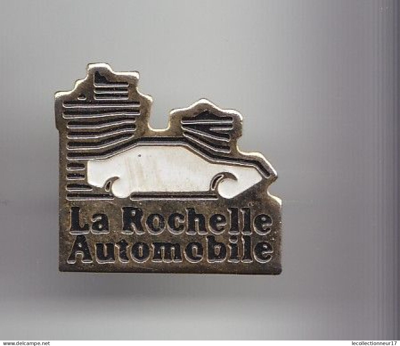 Pin's La Rochelle Automobile En Charente Maritime Dpt 17 Réf 4203 - Städte