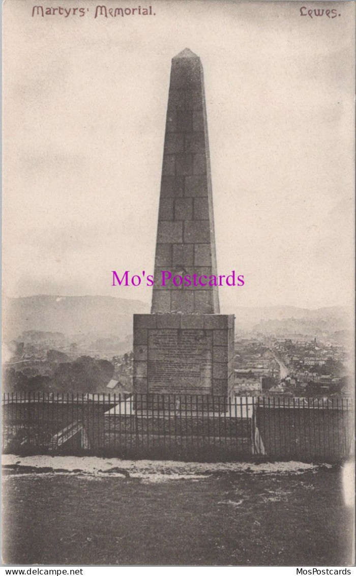 Sussex Postcard - Martyrs Memorial, Lewes   DZ172 - Autres & Non Classés