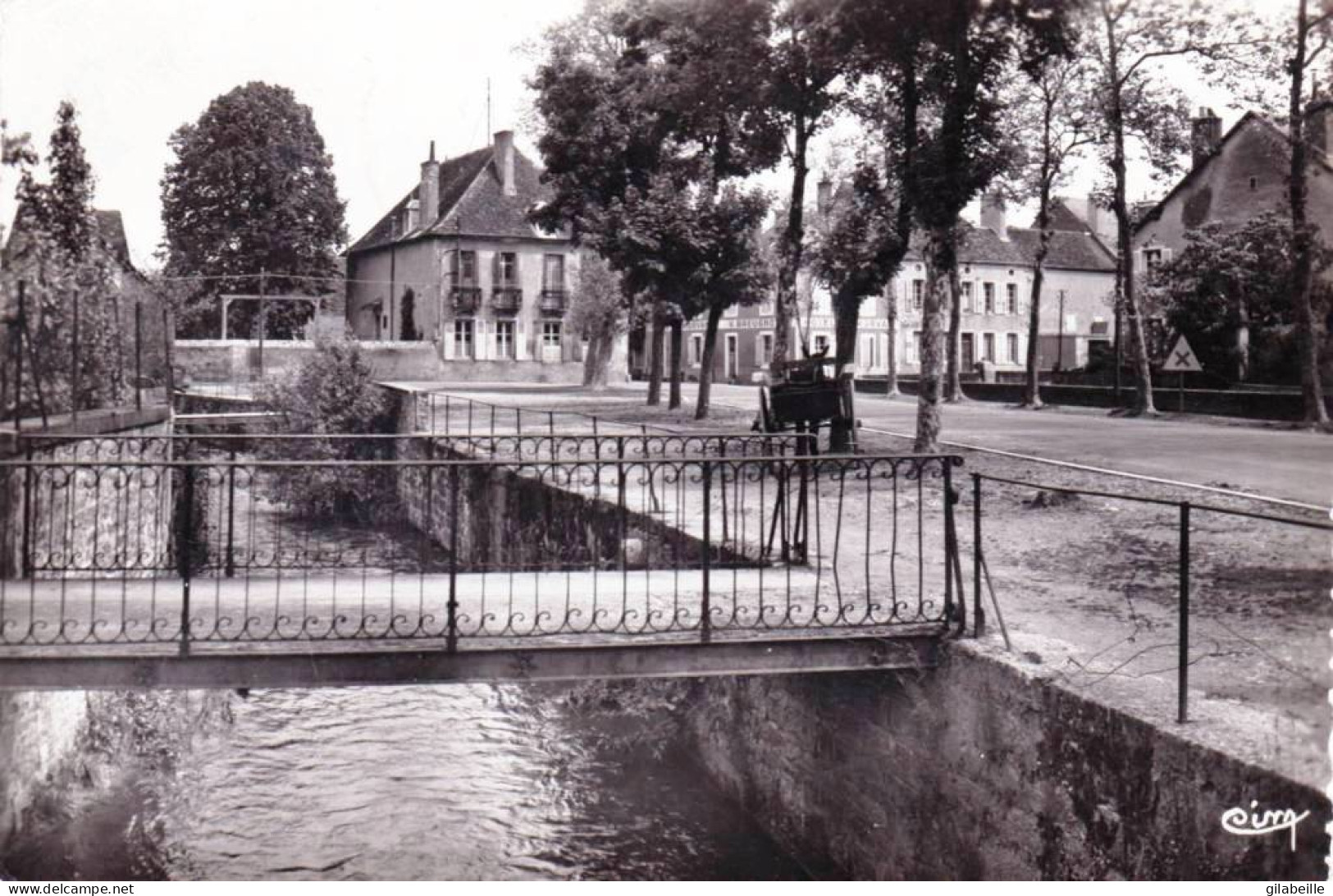 58 - Nievre - MOULINS ENGILBERT  - Les Promenades - Moulin Engilbert