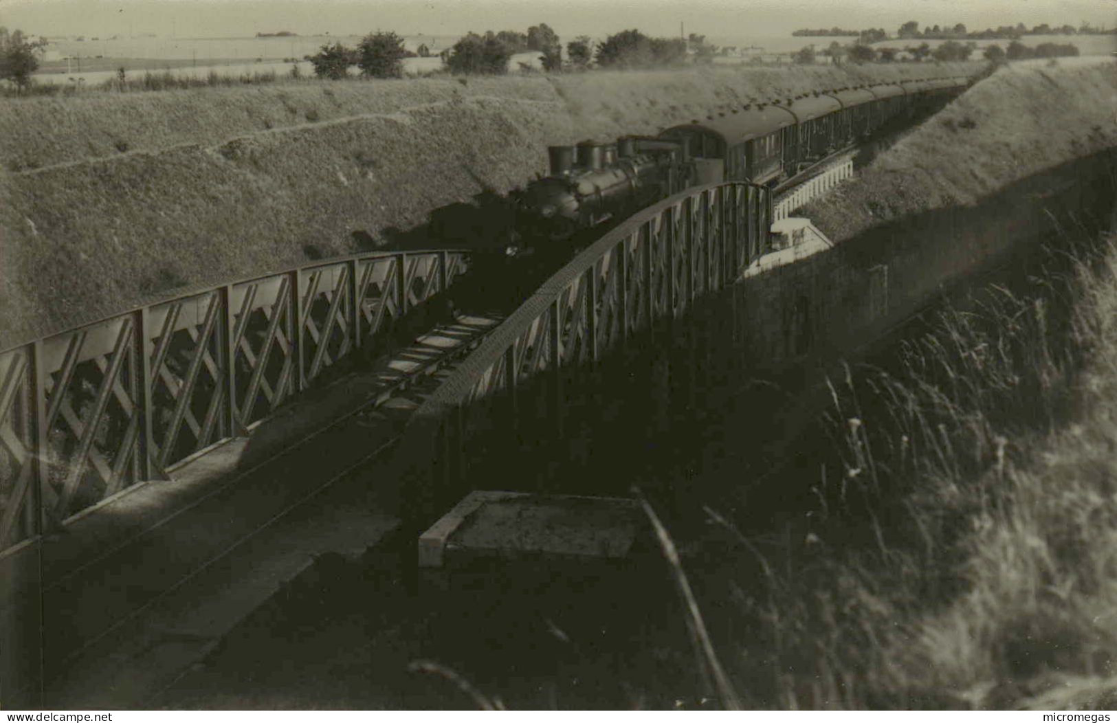 De La Bifurcation En Regardant Vers La Zône Industrielle Actuelle - Photo Vilain - Trains