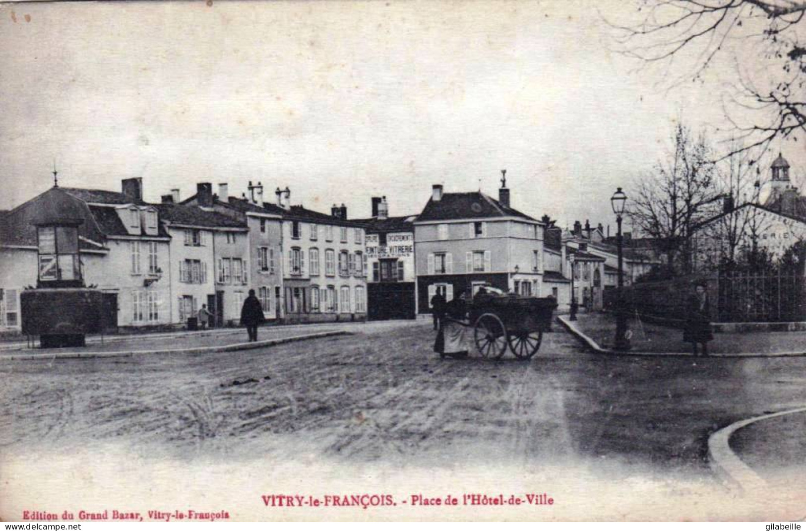 51 - Marne -  VITRY Le FRANCOIS - Place De L'hotel De Ville - Vespasienne - Vitry-le-François