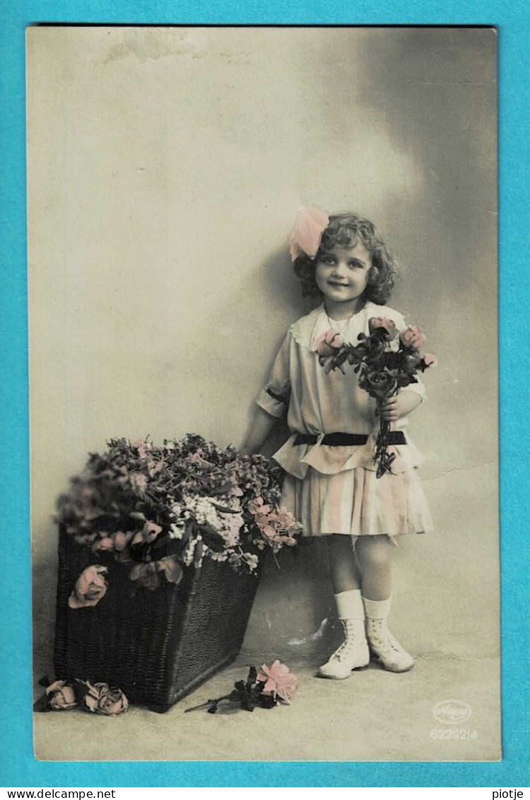 * Fantaisie - Fantasy - Fantasie (Enfant - Child - Kind) * (Amag 62232/4) Girl, Fille, Meisje, Fleurs, Flowers, Portrait - Portraits