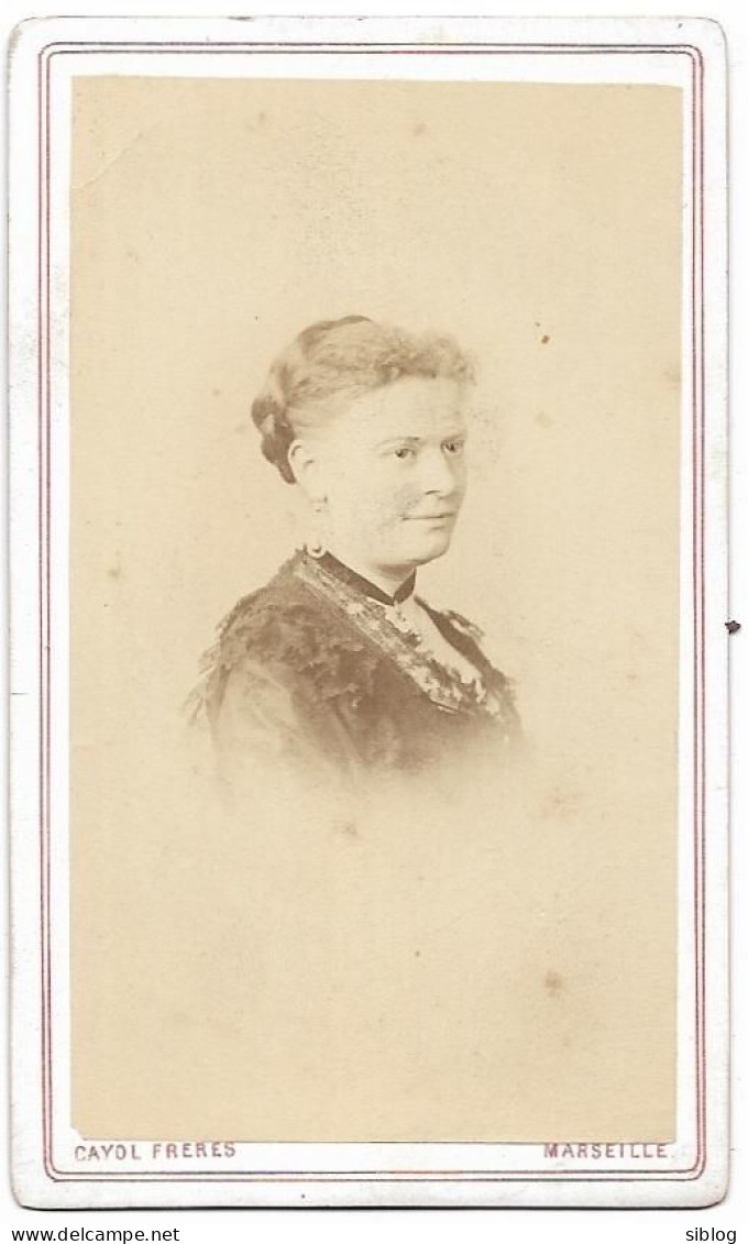 CDV - Madame Avec Coiffure Relevée (photo Cayol Marseille) - Anonieme Personen