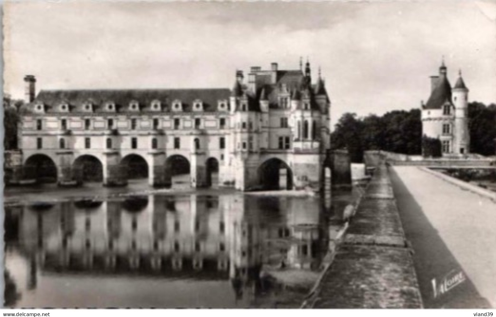 CHENONCEAUX. -  Le Château Et Son Reflet Dans Le Cher. Tour Des Marques.   Non écrite. - Chenonceaux