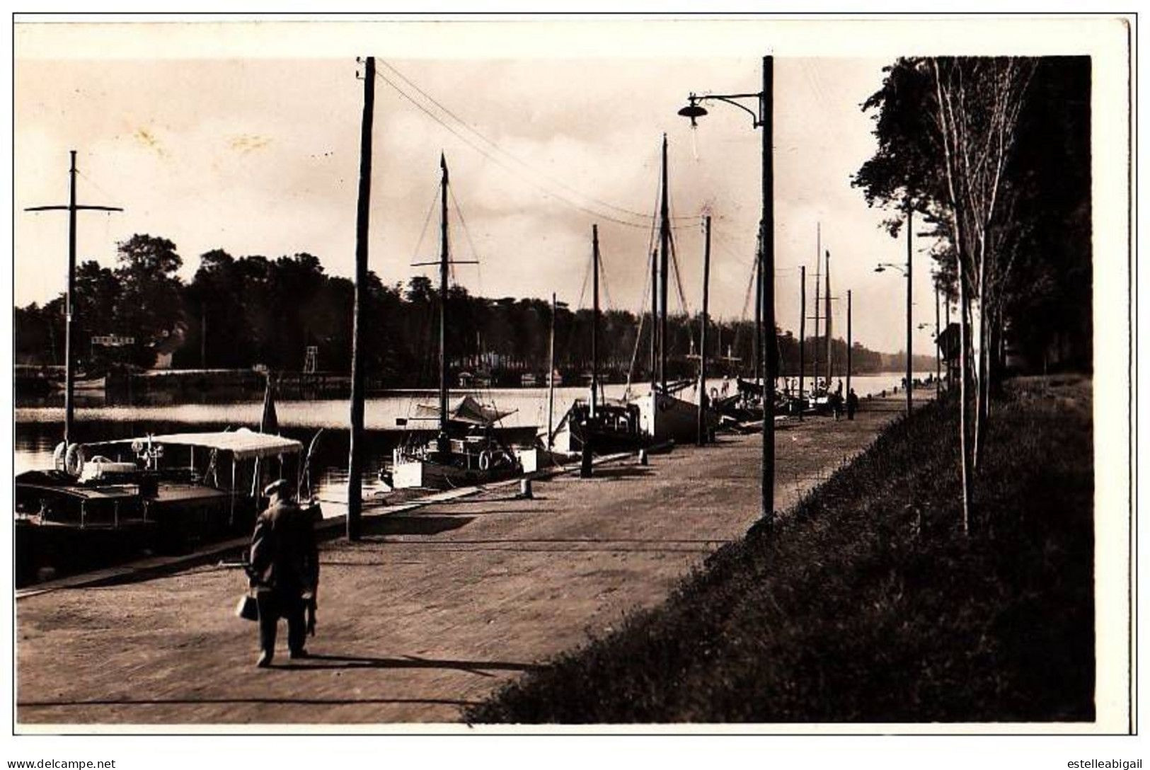 14*   Ouistreham Riva Bella   La  Route De Caen Et Le Canal - Ouistreham