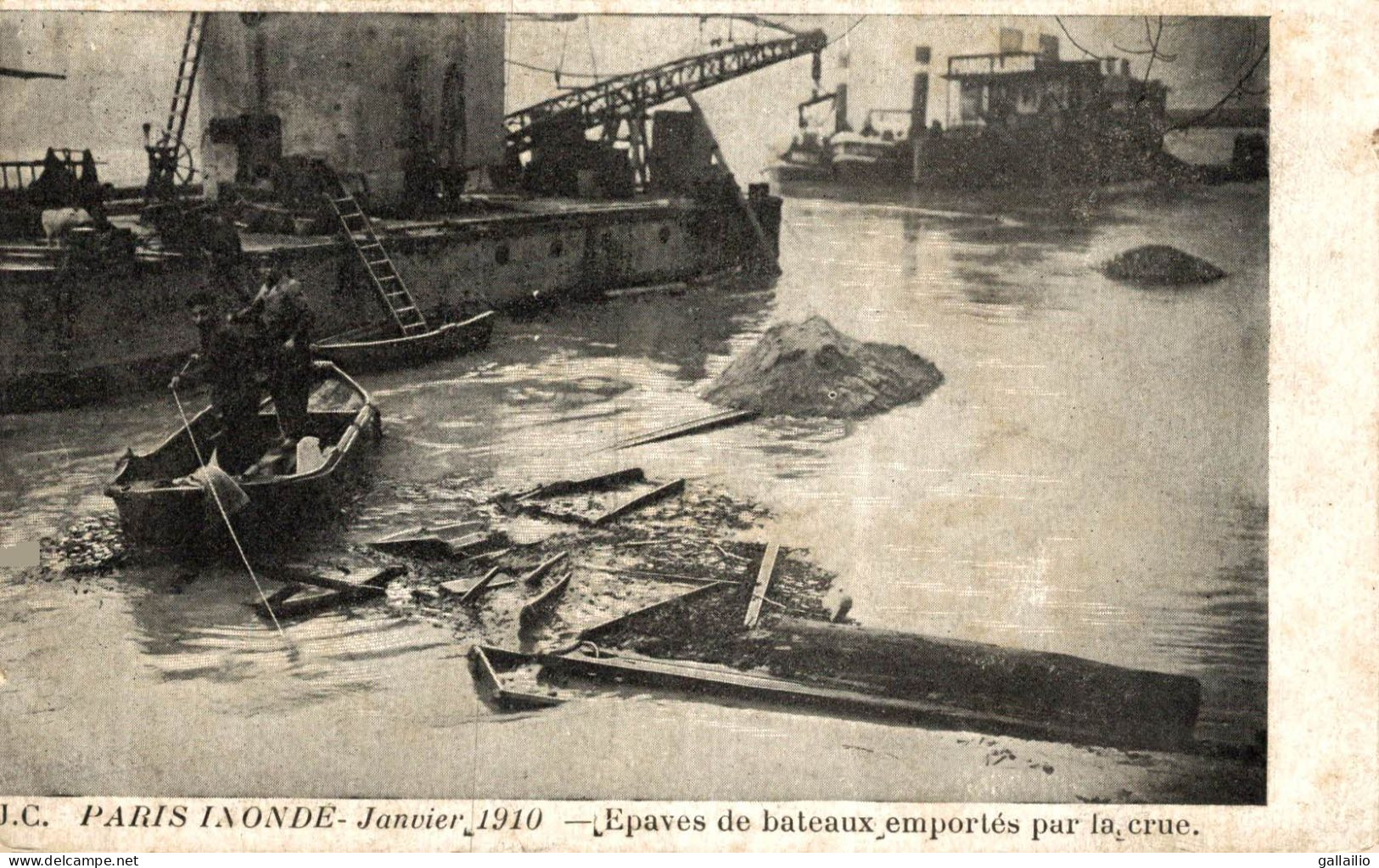 PARIS INONDE EPAVES DE BATEAUX EMPORTES PAR LA CRUE - Inondations De 1910