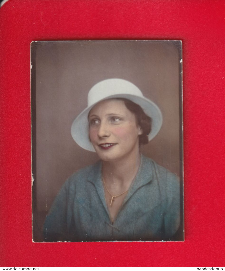 Photo Maton Couleur Jeune Femme Chapeau Commentaires Description Au Dos 3,7 Cm X5 Cm - Anonyme Personen