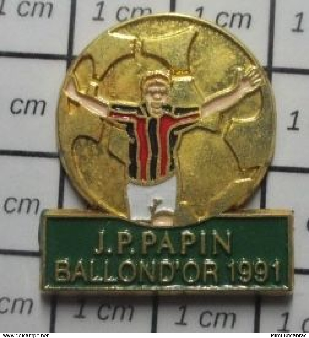 1618c Pin's Pins / Beau Et Rare / THEME SPORTS / FOOTBALL JP PAPIN BALLON D'OR 1991 MILAN - Voetbal