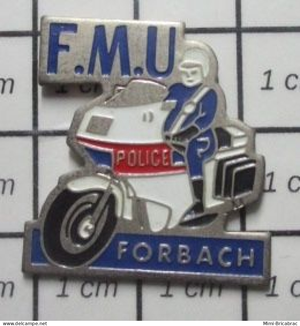 1618c Pin's Pins : Rare Et Belle Qualité POLICE / FORBACH MOTARD FMU MOTO - Police