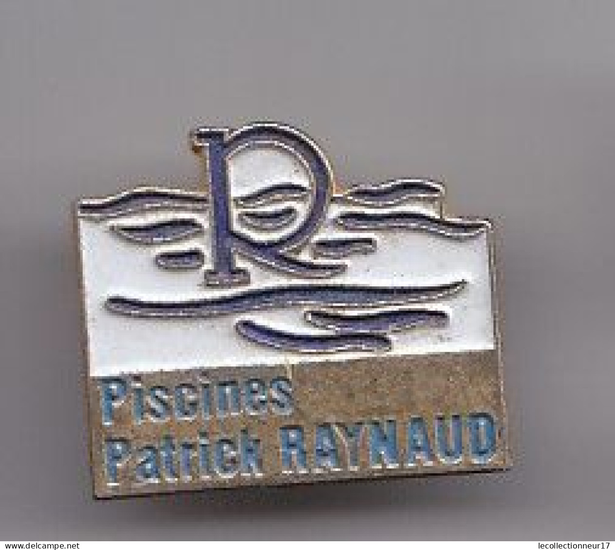 Pin's Piscines Patrick Raynaud à BEDARRIDES Dpt 84 Réf 2397 - Ciudades