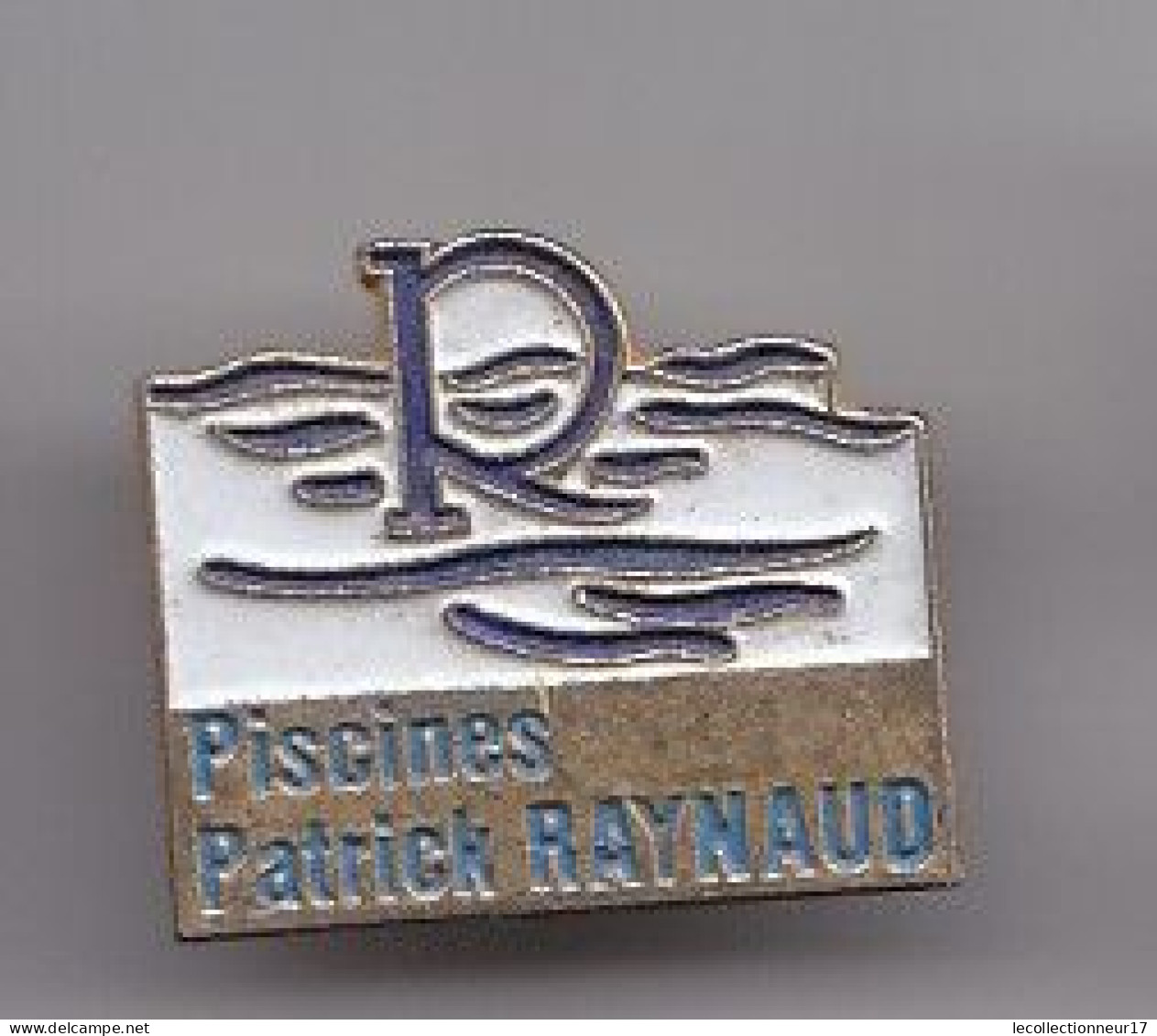 Pin's Piscines Patrick Raynaud à BEDARRIDES Dpt 84 Réf 2397 - Villes