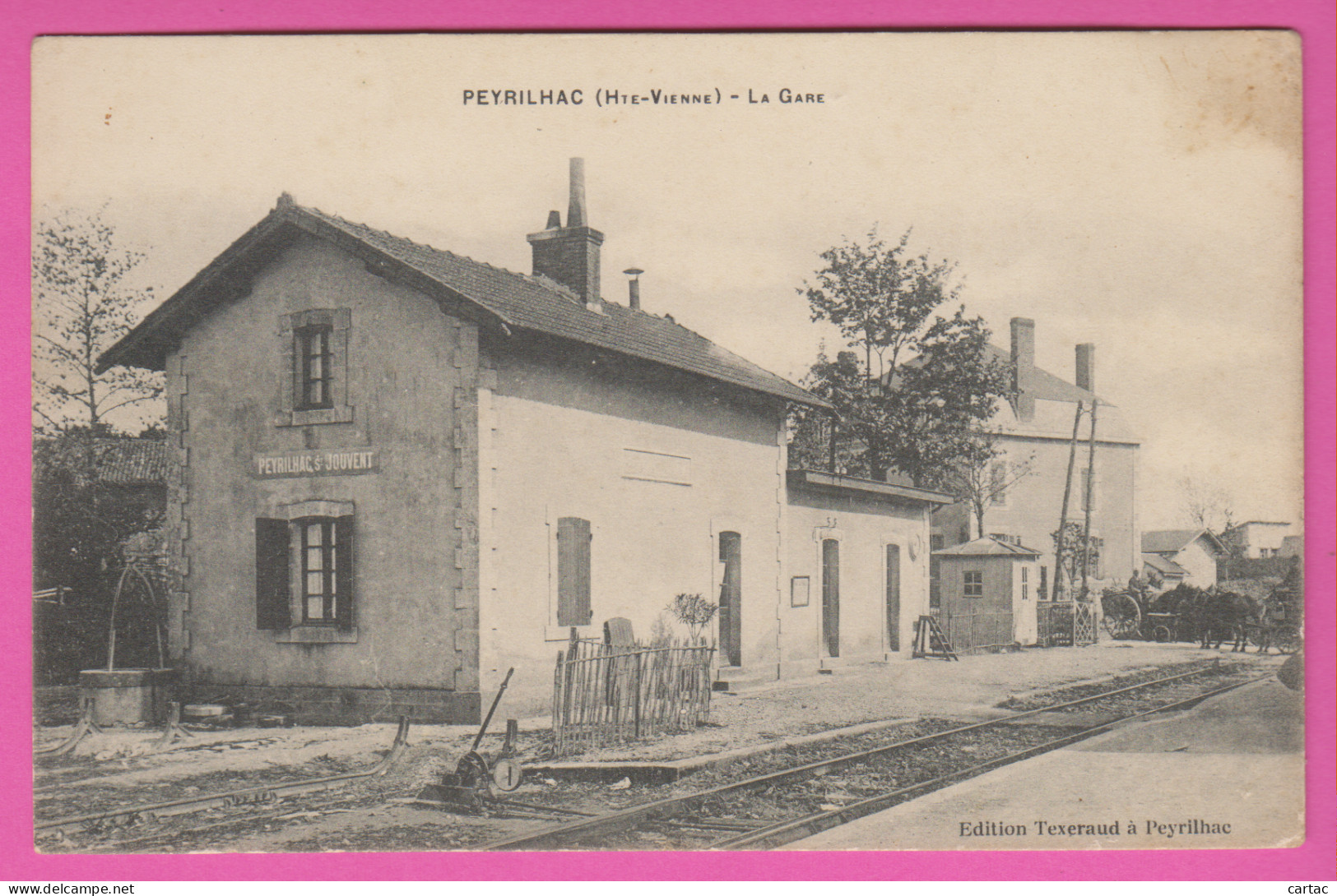 D87 - PEYRILHAC - LA GARE - Calèche Et Chevaux Sur La Droite  - Andere & Zonder Classificatie