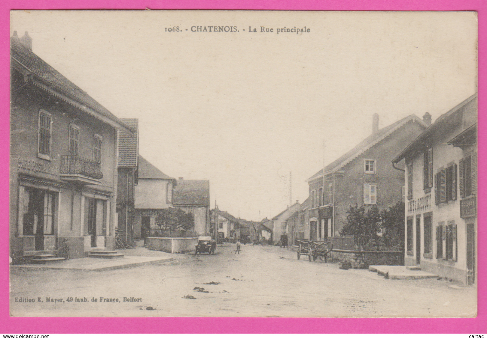 D90 - CHATENOIS - LA RUE PRINCIPALE - Personnes - Cafés De Chaque Côté - Voiture Ancienne - Calèche - Charrettes  - Châtenois-les-Forges