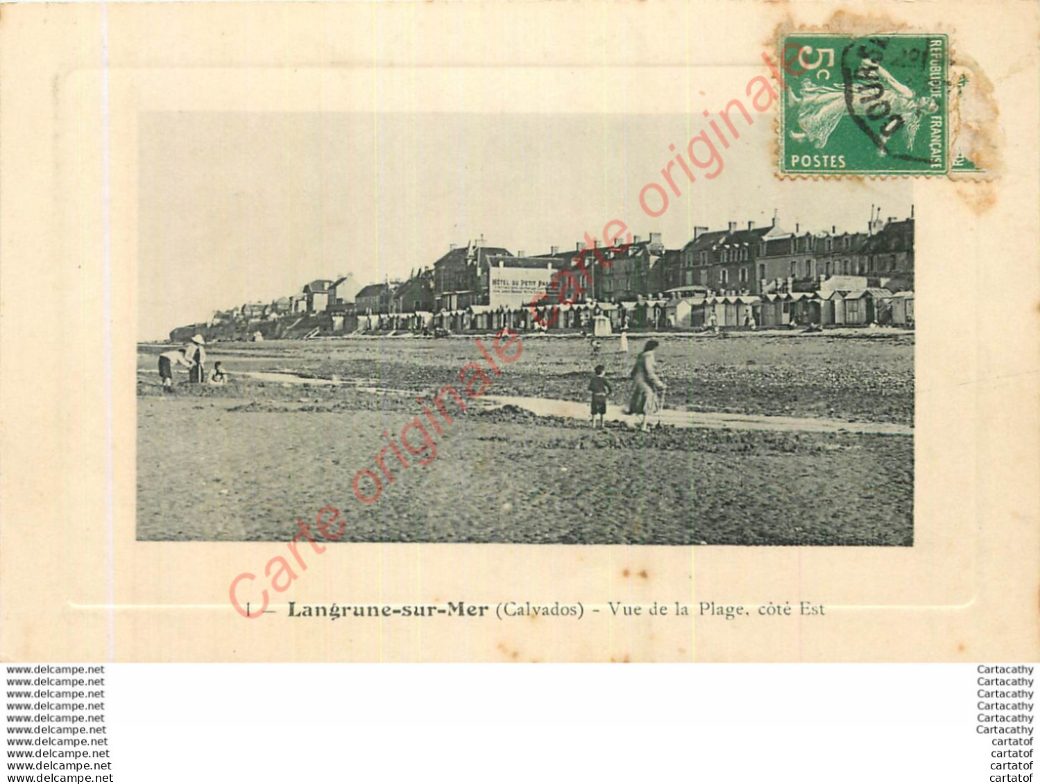 14.  LANGRUNE SUR MER .  Vue De La Plage Côté Est . CPA à Cadre Gauffré . - Autres & Non Classés