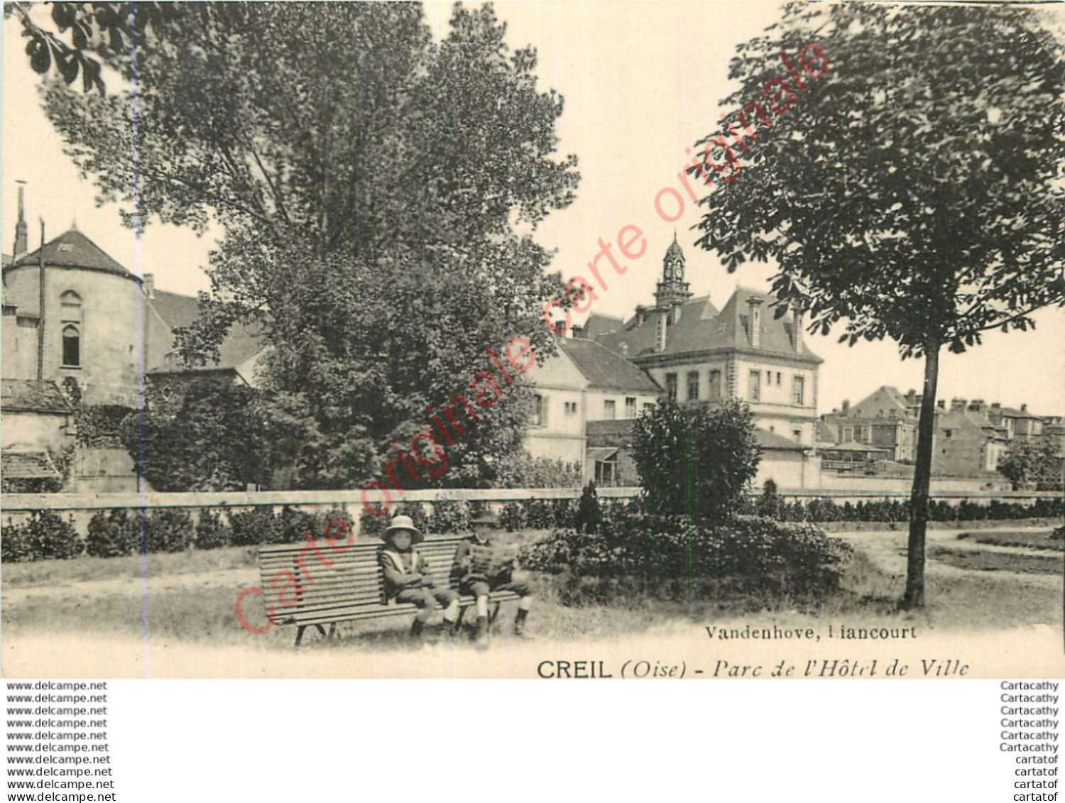 60.  CREIL .  Parc De L'Hôtel De Ville . - Creil