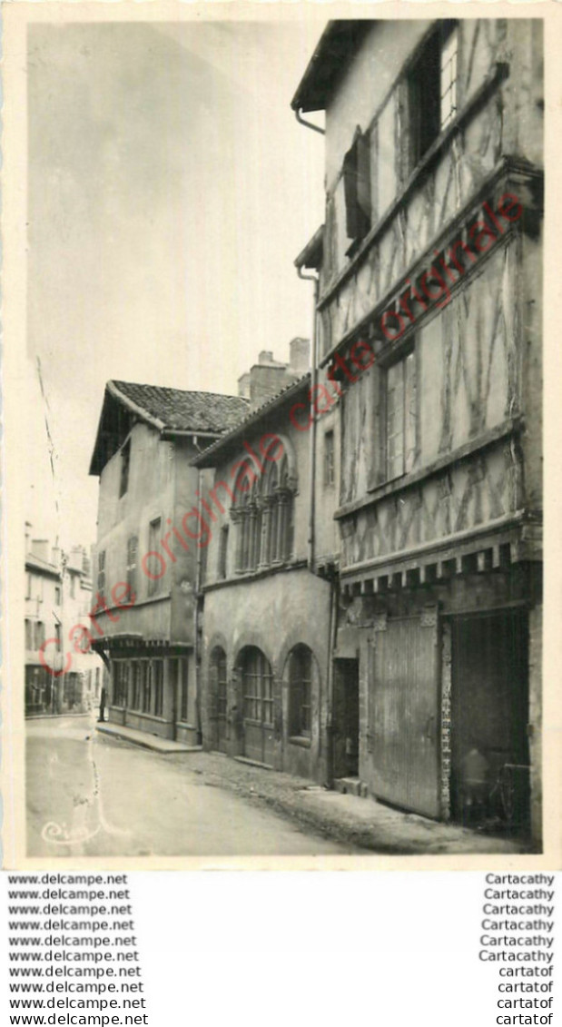 42.  CHARLIEU .  Vieilles Maisons Rue Chevroterie . - Charlieu