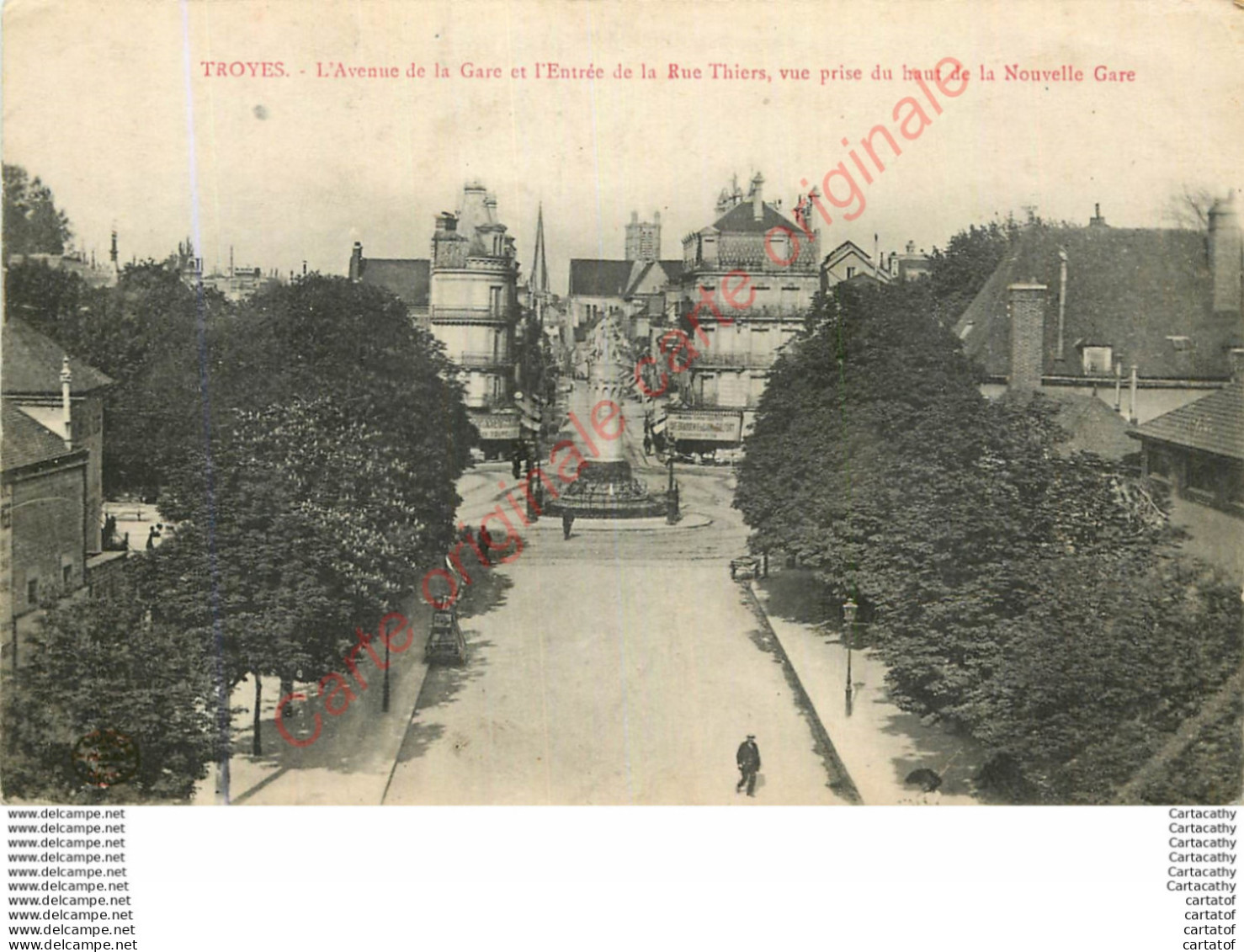 10.  TROYES .  Avenue De La Gare Et L'Entrée De La Rue Thiers . - Troyes