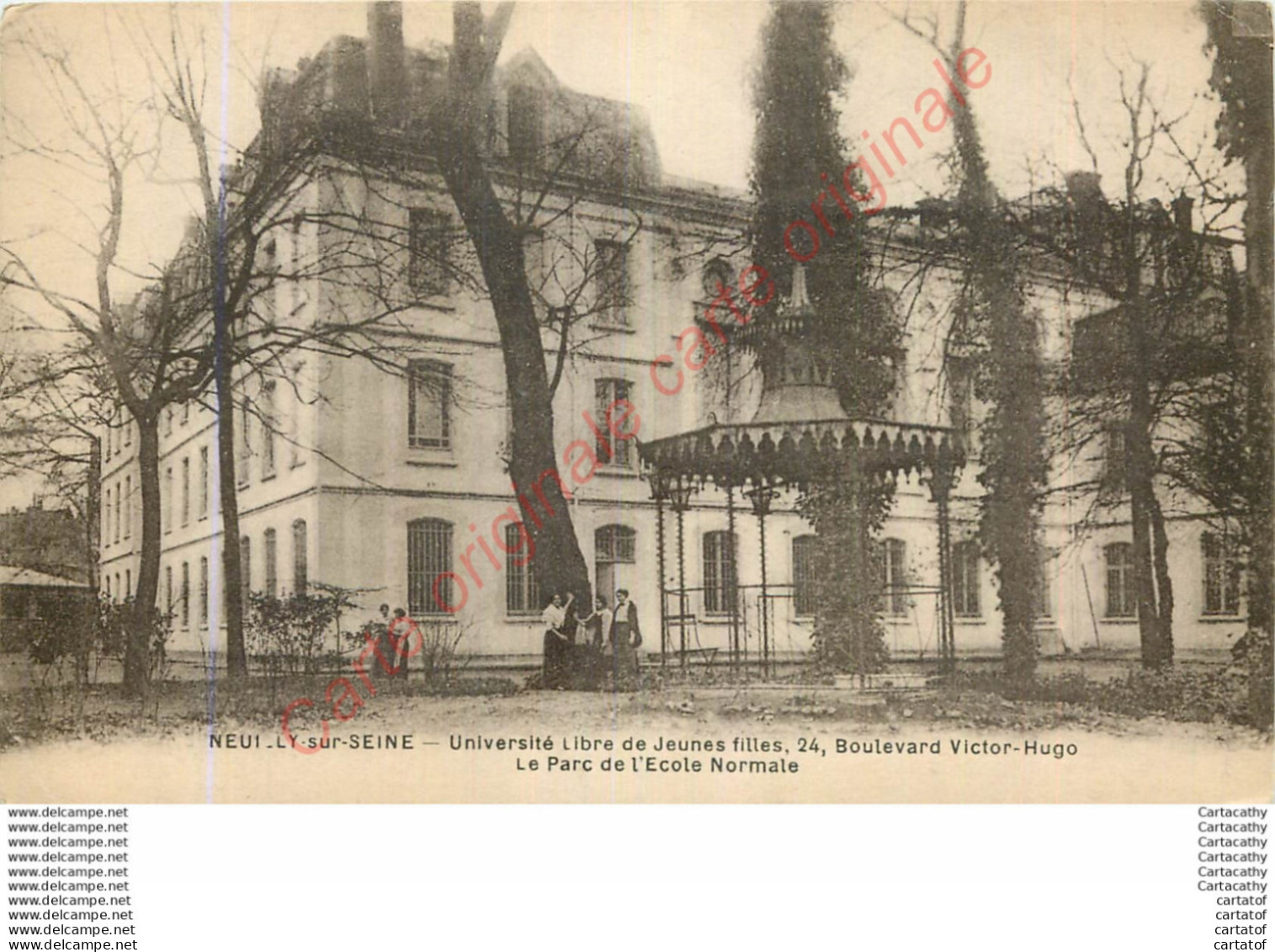 92.  NEUILLY SUR SEINE . Université Libre De Jeunes Filles 24 Boulevard Victor Hugo . Le Parc De L'Ecole Normale . - Neuilly Sur Seine