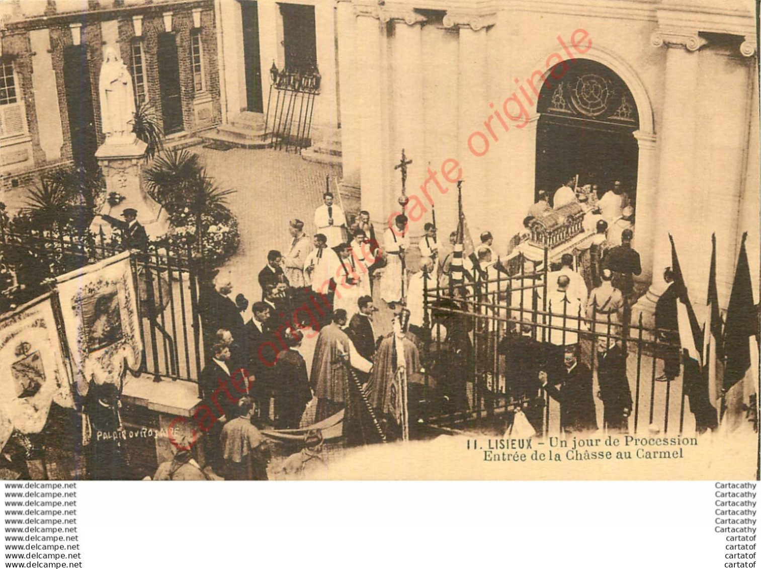 14.  LISIEUX .  Un Jour De Procession .  Entrée De La Châsse Au Carmel . - Lisieux