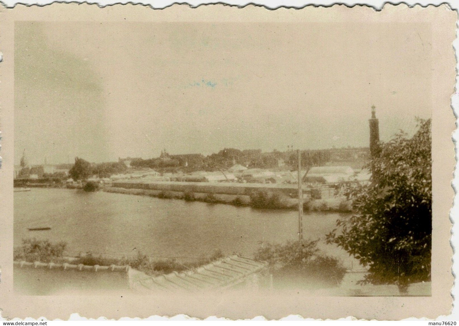 Ref 1 - Photo : Vue Générale Du Champ De Foire à Chateau-Gontier , Mayenne - France . - Europe